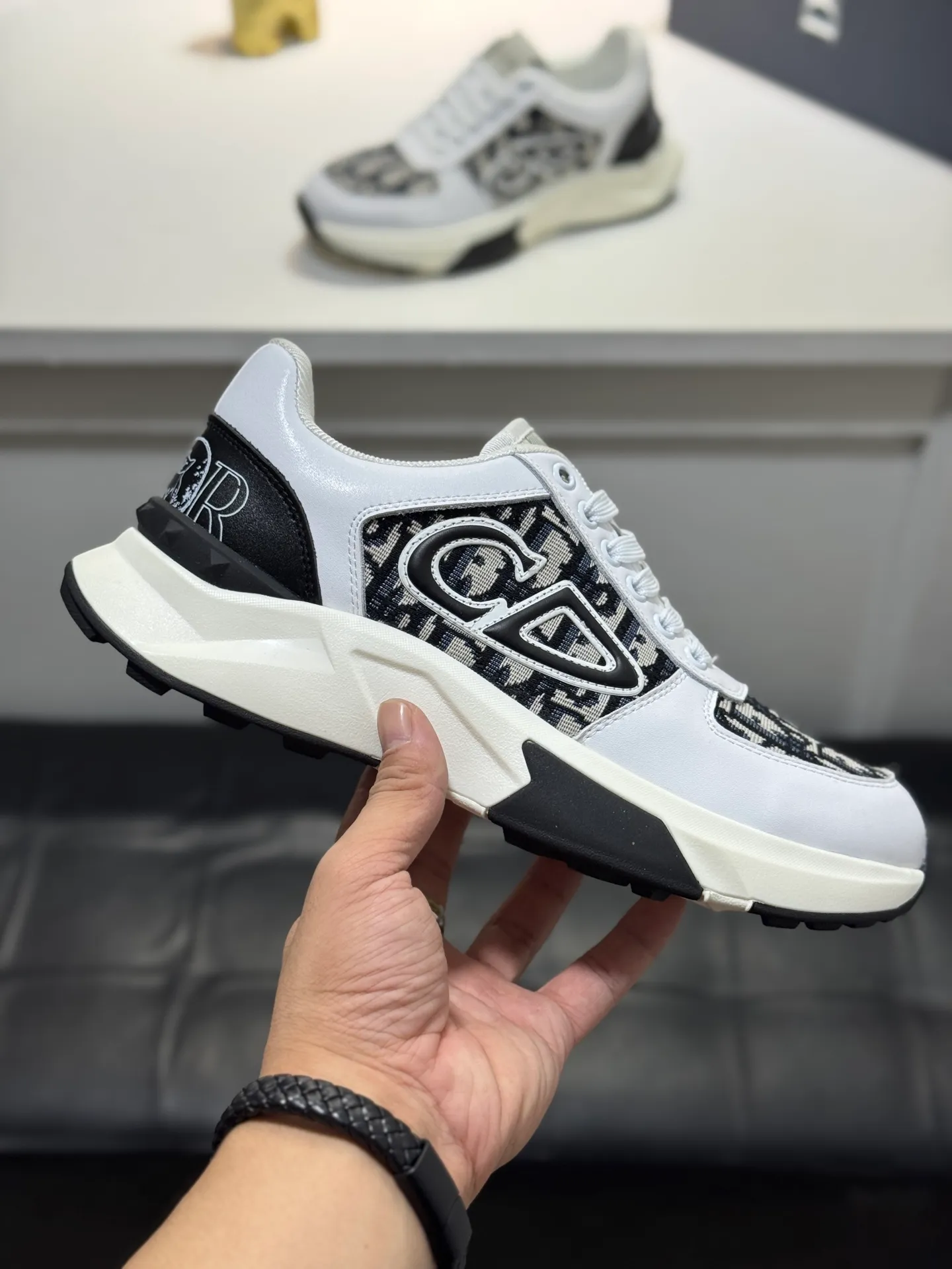 Men's shoes 💰440 [New style] 🐞🐞Original quality! Dior🔥Christan Dior (Dior) hot style [new style]⚠⚠️Top purchasing agent🔍🔍Men's HK counters are on sale simultaneously. Sole: The original sole is specially provided by the original factory. The exclusive movable molded sole is super comfortable. The original factory follows the order. 🔍🔍The high-quality multi-color splicing design is exquisite and unique. 💪Details determine the quality. We only make shoes with care. You can enter and leave the counter at will. Welcome to compare 🇮🇹 Size: 38-44 (45 customized